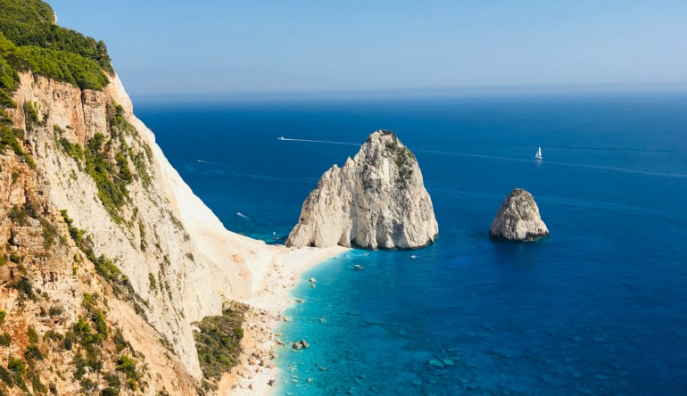 nikos-balafas-lRd6MwZAZnE-unsplash